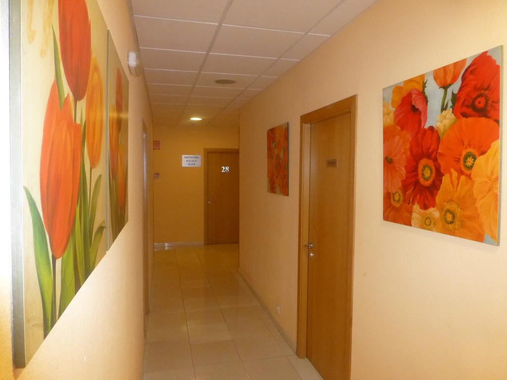 אלקאלה דה הנארס Hostal El Val מראה חיצוני תמונה