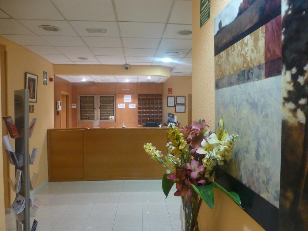 אלקאלה דה הנארס Hostal El Val מראה חיצוני תמונה