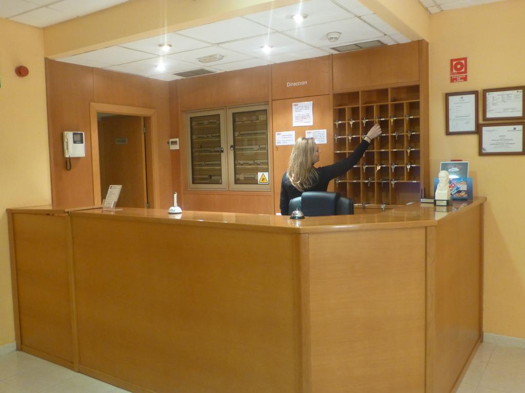 אלקאלה דה הנארס Hostal El Val מראה חיצוני תמונה