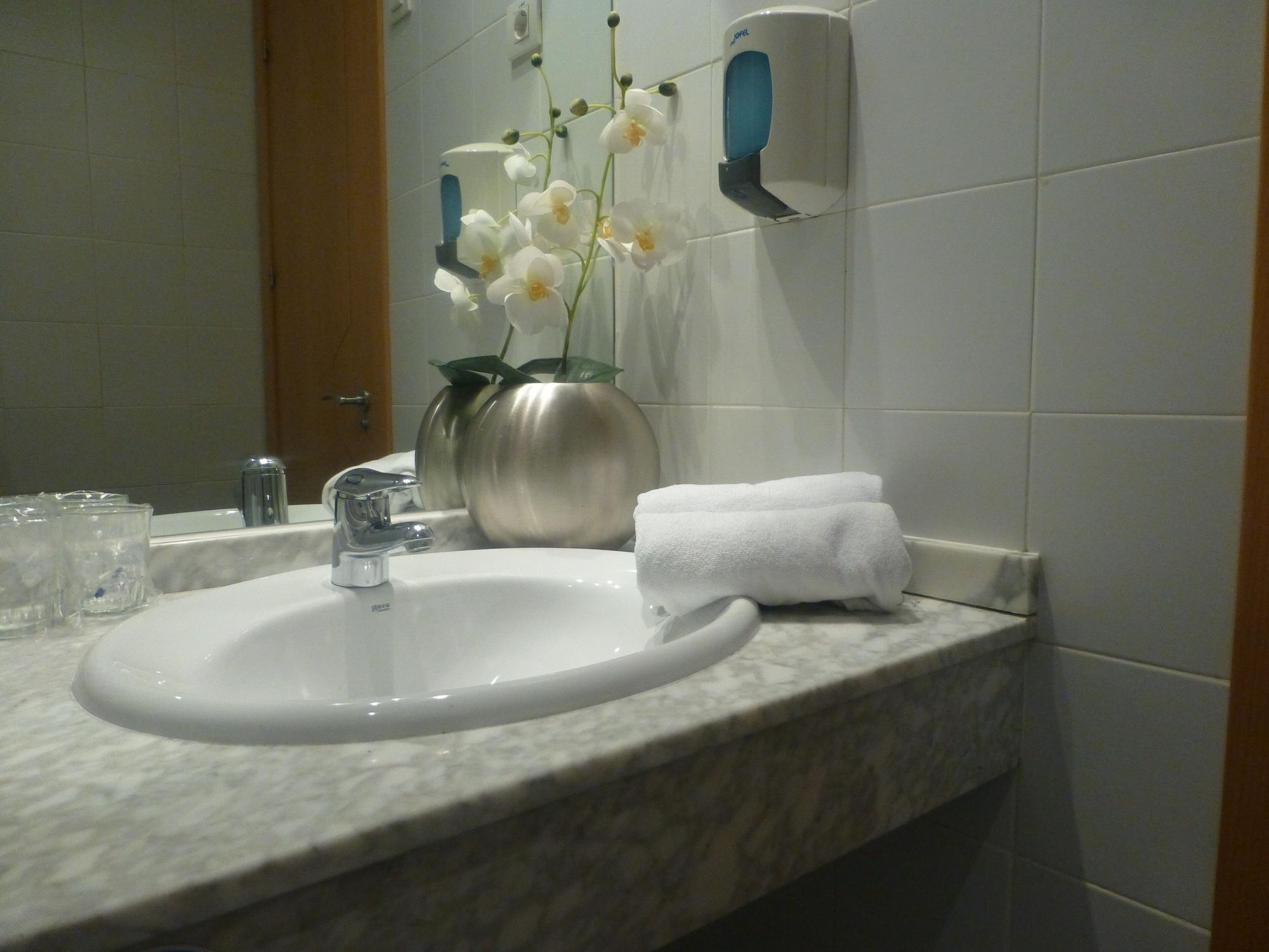 אלקאלה דה הנארס Hostal El Val מראה חיצוני תמונה