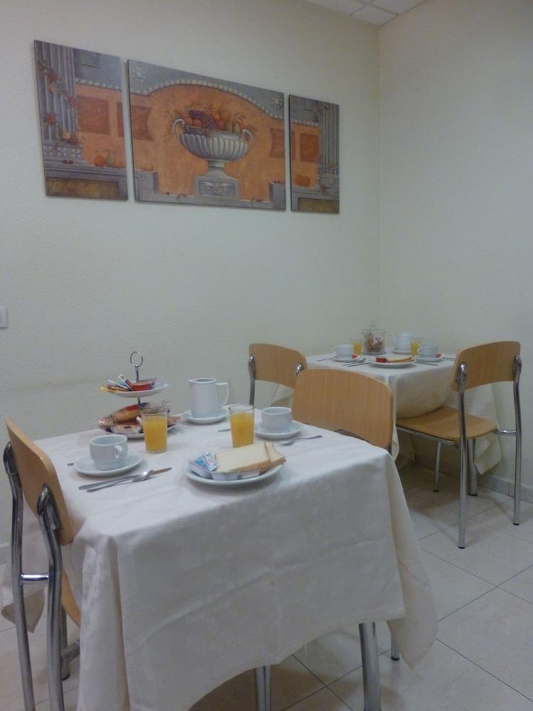אלקאלה דה הנארס Hostal El Val מראה חיצוני תמונה