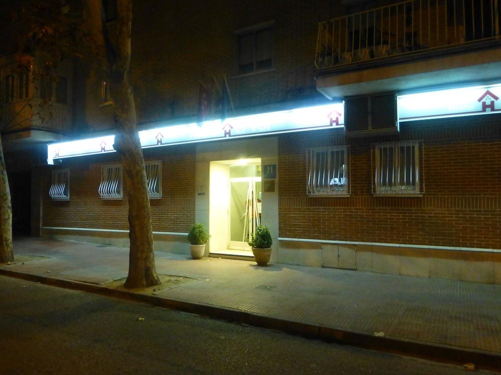 אלקאלה דה הנארס Hostal El Val מראה חיצוני תמונה